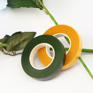 Ruban adhésif extensible écologique vert foncé pour fleuristes, avec adhésif en caoutchouc, pour l'emballage des tiges de bouquets de jardin et les arrangements floraux - Product Image 3