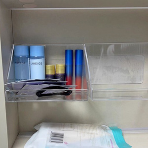 Caja de almacenamiento para espejo de pared sin taladros y sin dejar rastro, para uso doméstico; estante cosmético inclinado para tocador de baño. - Product Image 4
