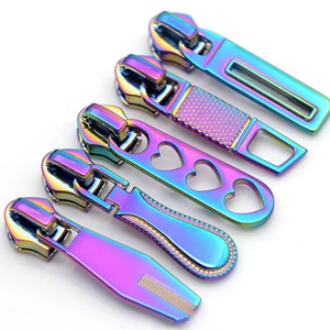 Nhà Sản Xuất Cầu Vồng Dây Kéo Thanh Trượt Kéo Quyến Rũ Cho Túi Xách Giày Mạ Thanh Trượt Dây Kéo Cầu Vồng <span class=keywords><strong>Colour</strong></span> Không Khóa Kim Loại Thanh Trượt Puller - Product Image 4
