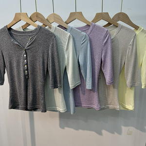 เสื้อไหมพรมเฮนลีย์ SUHE TS-015 สำหรับผู้หญิง แขนสามส่วน ทรงเข้ารูป สีพื้น ระบายอากาศได้ดี เหมาะสำหรับฤดูร้อน - Product Image 1
