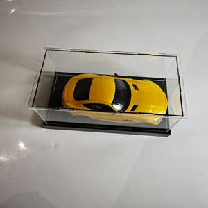 Vitrina Acrílica Transparente Moderna con Iluminación LED y Base Negra para Modelos de Autos a Escala 1/18, 1/24 y 1/64, en Oferta - Product Image 2