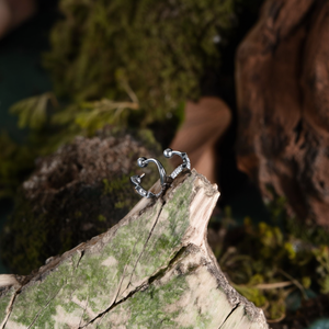 Boucles d'oreilles créoles en acier inoxydable avec détails en cristal, plaquées argent, pour perçage d'oreille - Product Image 3