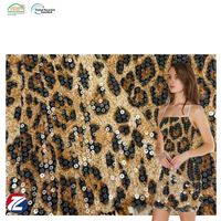 Tissu tricoté double face à sequins brodés imprimé léopard |   Textiles d'ameublement pour filles, 97 % polyester, 3 % élasthanne, poids moyen, style audacieux