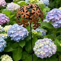Décoration de jardin rustique en métal en forme d'hortensia – Support autoportant résistant aux intempéries pour extérieur, ornement durable pour pelouse et patio