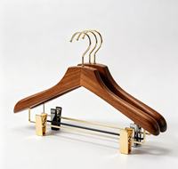 Cintre à vêtements en bois massif de luxe avec crochet argenté/doré, cintres blancs personnalisables avec logo, cintre en bois de hêtre pour hôtel avec pince lotus