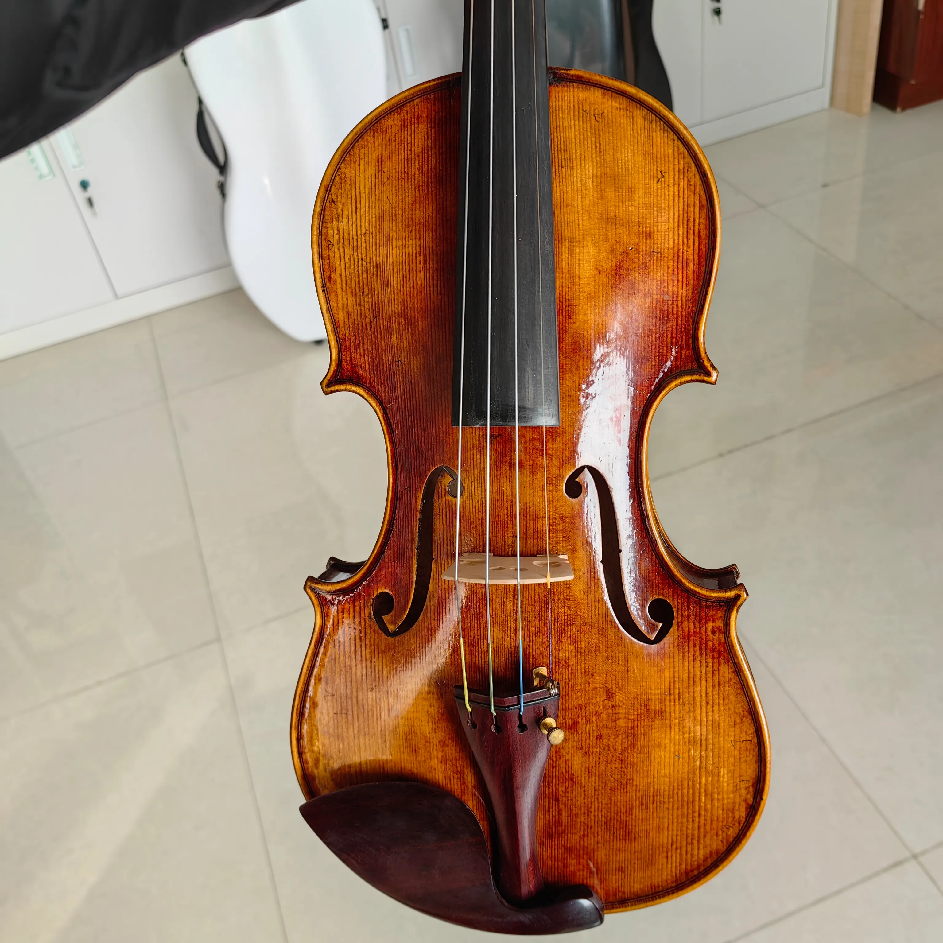 Antiguidade de qualidade agradável chamado guarncabelo modelo violino