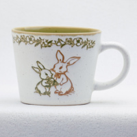 Mug en céramique vintage motif lapin tacheté, bordure florale, intérieur émaillé contrastant, cadeaux d'affaires, logo personnalisé, réutilisable