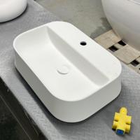 Évier moderne blanc mat à surface solide, comptoir en pierre artificielle rectangulaire, égouttoir poli à trou unique pour salle de bain hôtels