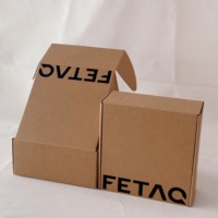 Boîtes d'expédition en papier kraft brun personnalisées, matériau écologique pour l'emballage des vêtements, peuvent être imprimées avec des logos noirs