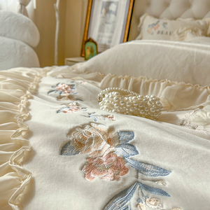 Juego de Ropa de Cama de Cuatro Piezas de Terciopelo de Leche de la Serie Rose Love - Product Image 6