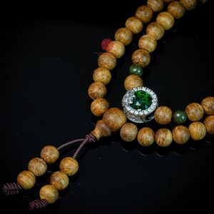 Auténtico Collar de Agarwood con 108 Cuentas de 6mm, Amuleto de Jade Mixto, Mala Artesanal de Madera de Oud en Venta - Product Image 2