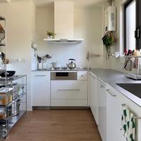 Système d'armoires de cuisine modernes en acier inoxydable de haute qualité, unités de rangement de cuisine avec tiroirs, comptoir sur mesure