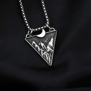 Collier pendentif triangle en acier inoxydable pour homme avec motif montagne et forêt, asymétrie géométrique, bijou cadeau pour vêtements - Product Image 1