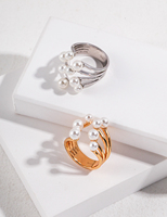 Bague sculpturale multi-brins florale en coquillage avec perles, motif grappe de fleurs épanouies, réglable, fournisseur en gros de bijoux