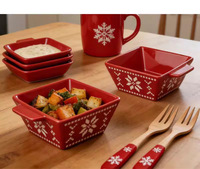 Bol carré en céramique rouge festif avec motif flocon de neige en relief et poignées, résistant au four, idéal pour les collations à la maison, en cuisine ou au restaurant
