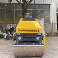 Rouleau compresseur vibratoire à double tambour de 1 tonne, entraînement mécanique, moteur principal, pompe, moteur, force excitante de 30 kN, rayon de braquage court, 10 CV