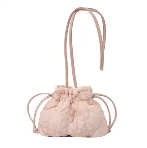 Mode Geplooide Emmer Kleine Schouder Draagtas Groothandel Nieuwe Collectie Lichtgewicht Gewatteerde Puffer Cloud Crossbody Tas