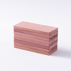 أوتاد خشب الأرز الأحمر الصلب المعطرة المقاومة للرطوبة والآفات، مستطيلة الشكل، صُنعت في الصين لخزانة الملابس المنزلية وخزانة الأحذية - Product Image 1