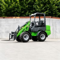 Mini Caricatore a Ruote Verde a Batteria con Forche per Pallet, Cabina Articolata ROPS per Agricoltura e Costruzioni