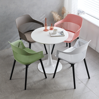 Chaises de table à manger au design minimaliste chaises empilables en plastique avec accoudoirs chaise de relaxation pour salon maison bureau jardin extérieur