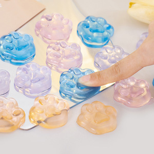 Jouet Squishy Patte de Chat en Gelée Style Xiaohongshu, Article Tendance TikTok, Jouet Anti-Stress pour Enfants en EVA, Idéal pour les Marchés Nocturnes - Product Image 4