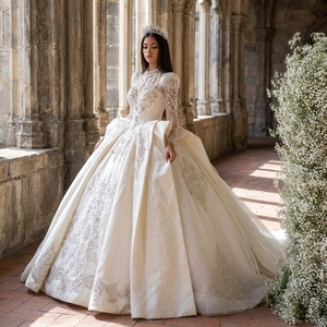 Vestido de Novia Xs269 con Escote Corazón, Espalda Descubierta, Cola Capilla, Largo hasta el Suelo, con Cordones, Detalles de Cuentas y Cristales, Personalizable - Product Image 1