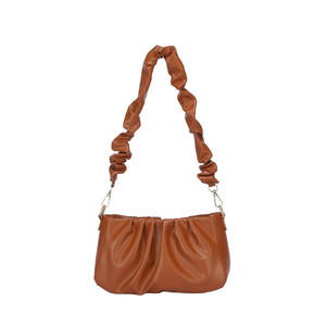 Sac à bandoulière plissé blanc pour femme, style nuage, avec deux sangles, fermeture éclair carrée horizontale, idéal pour un usage quotidien toutes saisons - Product Image 4