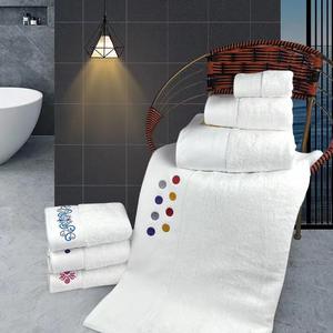 Ensemble de serviettes d'hôtel en gros, ensemble de <span class=keywords><strong>3</strong></span> serviettes de bain en pur coton blanc, adapté aux hôtels, aux B&B et aux spas, logo personnalisable - Product Image 4