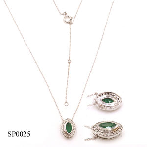 Pendentif émeraude (marquise) 14KY 0,35 CT, diamant blanc (rond) 0,10 CT avec chaîne en or jaune 14K - Product Image 1