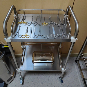 Chariot médical en acier inoxydable petit chariot mobile de stockage pour hôpital salon de beauté support d'hôpital mobile hôtel <span class=keywords><strong>restaurant</strong></span> approvisionnement - Product Image 4