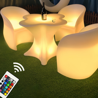 Meubles de salon personnalisés de luxe, sièges et tables rectangulaires à énergie solaire avec éclairage LED, chaises et tables à fleurs de prunier pour l'extérieur