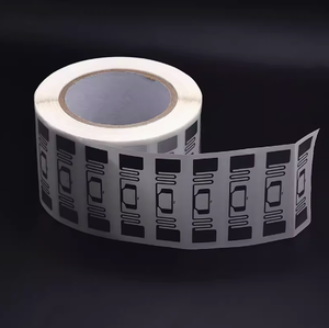 UHF <span class=keywords><strong>RFID</strong></span> 스티커 UP-7017 인쇄 가능한 소매 의류 관리 UHF 스티커 860~960Mhz UHF <span class=keywords><strong>RFID</strong></span> 자체 접착 라벨 - Product Image 5