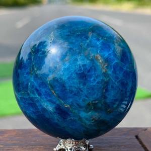 Sphère de pendule en apatite bleue de 8,5-9 cm avec motif floral, pierres de guérison naturelles pour la méditation et les objets de sorcellerie - Product Image 3