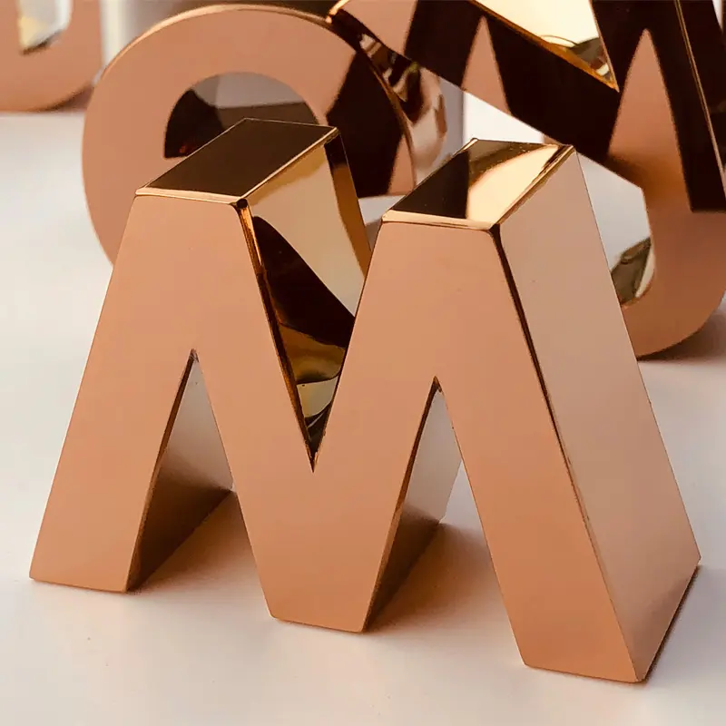 Segno all'aperto delle lettere del metallo di alfabeto 3D del segno dell'acciaio inossidabile delle lettere della parete di pubblicità dell'oro rosa lucidato specchio su ordinazione