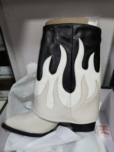 IDOIT Cowgirl Fold Over Shaft Wedge Wide Becerro Western Bootie Flame Punta estrecha Negro Blanco Botas de cuero Zapatos de mujer - Product Image 2