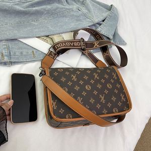 Bolso cruzado vintage de estilo americano con estampado para mujer. Hecho de material PU. Se Puede Usar Como Bolso Pequeño.2842 - Product Image 2