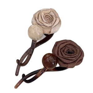 Vente en gros Accessoire de cheveux à griffes pour femmes avec ruban séché <span class=keywords><strong>Fleur</strong></span> de rose Design Tissu <span class=keywords><strong>Chignon</strong></span> Twist Clip Plastique Dos Artistique <span class=keywords><strong>Pince</strong></span> à cheveux - Product Image 6