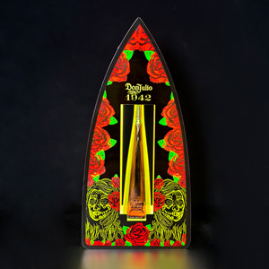 ชั้นวางไวน์อะคริลิคทรงสามเหลี่ยม Don Julio 1942 พร้อมไฟ LED ลายกุหลาบ สำหรับใช้ในบาร์หรืองานปาร์ตี้ - Product Image 2