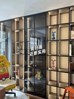 Système mural modulaire minimaliste de bibliothèque avec éclairage LED intégré, meuble de salon moderne et luxueux