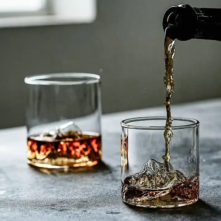 BCnmviku 175ML e 300 ML di vetro di Whisky a forma di montagna Logo e testi personalizzabili vetro resistente al calore bomboniere del nuovo anno