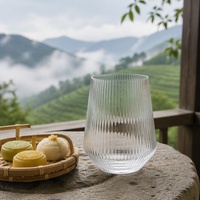Verre à eau texturé rayé à base épaisse de 460 ml, fond plat, vente en gros pour hôtels, restaurants, traiteurs et banquets, OEM