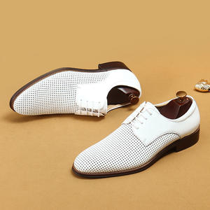 Chaussures en cuir formelles blanches avec surface en cuir véritable ajourée, douces, adaptées à un port décontracté et respirant pour hommes. - Product Image 3