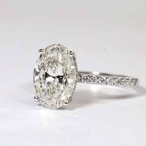 แหวนเพชรทรงรีเพาะเลี้ยงในห้องปฏิบัติการ งานฝีมือประณีตจากทองคำขาว ประดับเพชรเม็ดเดี่ยว พร้อมเพชรประดับเล็กๆ สำหรับเป็นของขวัญเจ้าสาว - Product Image 2