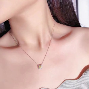 Collana con Ciondolo a Forma di Cuscino per Donne, Design Geometrico Semplice, Collana da Indossare Quotidianamente - Product Image 2