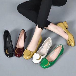 2024 estate scarpe basse da donna moda nuova sogliola morbida traspirante Retro tacco spesso fibbia in metallo grandi scarpe singole da donna - Product Image 6