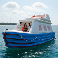Bateau de fête flottant gonflable en PVC sur mesure, type yacht à deux étages, grand modèle avec escalier, robuste, OEM et garantie 1 an