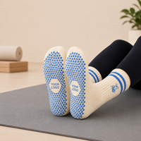 Chaussettes de Pilates en coton de haute qualité, style tube, avec logo personnalisé, antidérapantes, pour femmes, avec logo jacquard sur le dessus, pour toutes les saisons