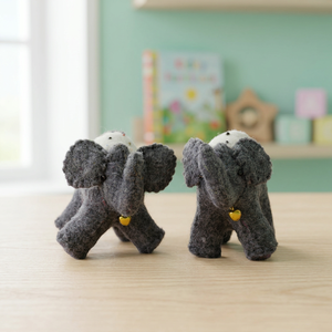 Jouet en feutre de laine super doux et écologique en forme d'éléphant, peluche naturelle de haute qualité, broderie personnalisable, design personnalisable, sac OPP pour anniversaire - Product Image 2