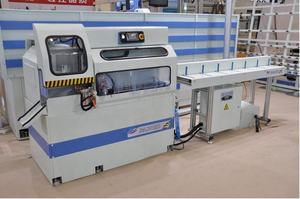Máquina de corte de esquinas de alta precisión con motor PLC <span class=keywords><strong>para</strong></span> perfiles de aluminio, accionada por motor, <span class=keywords><strong>para</strong></span> maquinaria de ventanas - Product Image 3