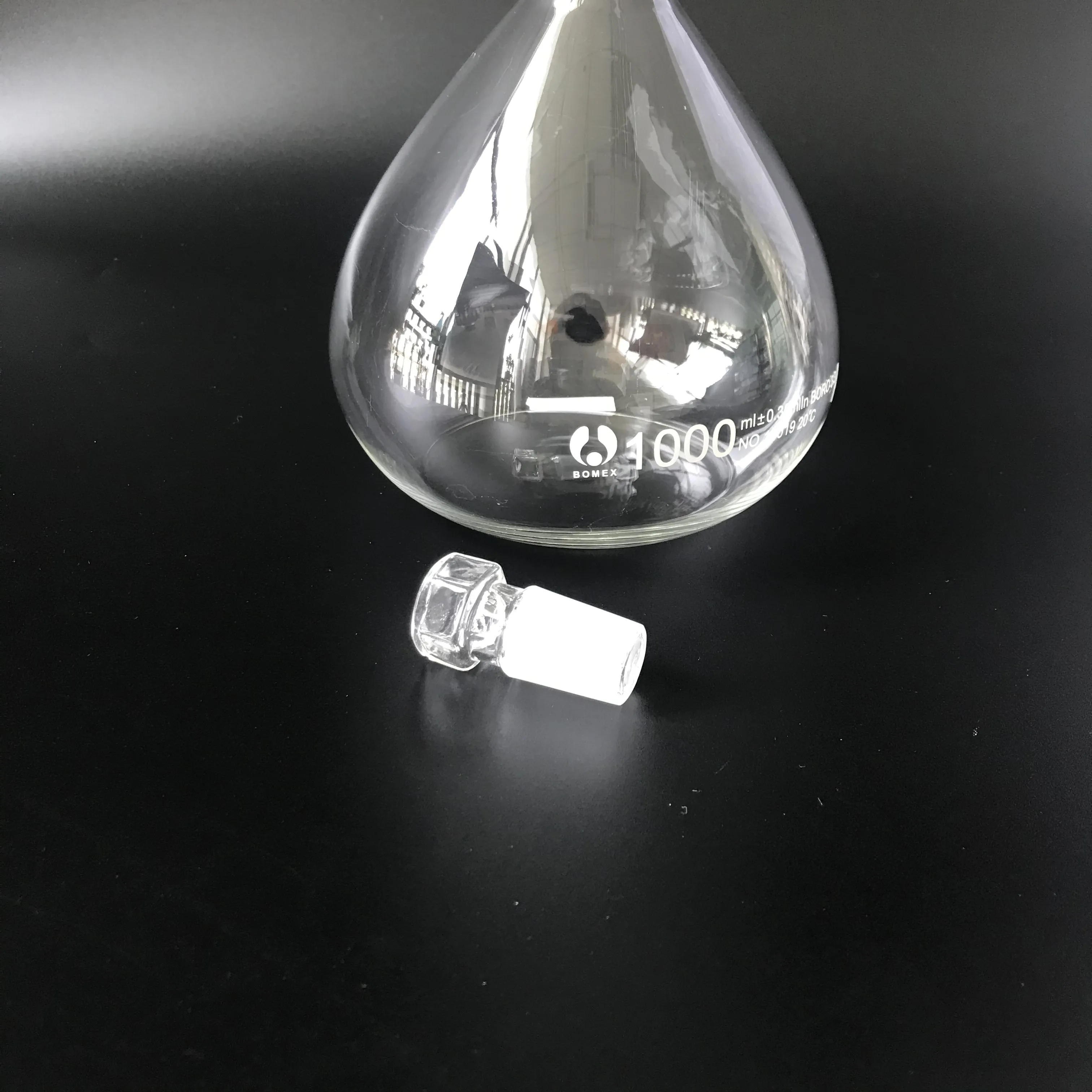 Chemisches Boro silikat glas 5ml 50ml 200ml 500ml Mess kolben Graduierter Labor-Mess kolben mit Stopfen